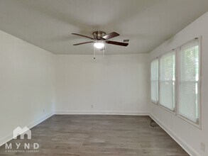 433 W Lake Ave NW in Atlanta, GA - Building Photo - Building Photo