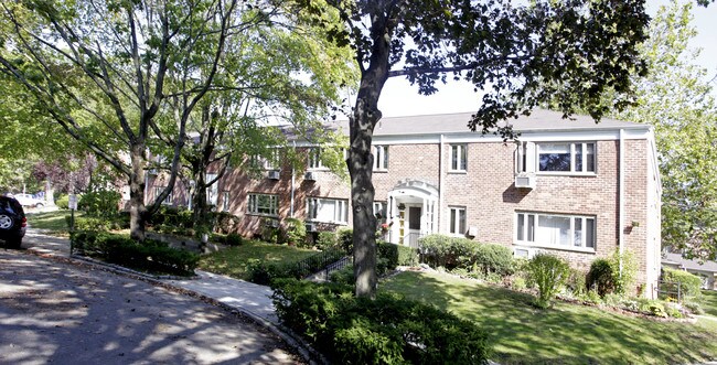 Edgebrook Cooperative, Inc in White Plains, NY - Foto de edificio - Building Photo