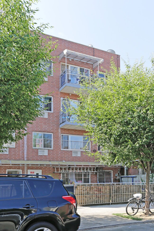 10436 38th Ave in Corona, NY - Foto de edificio - Building Photo