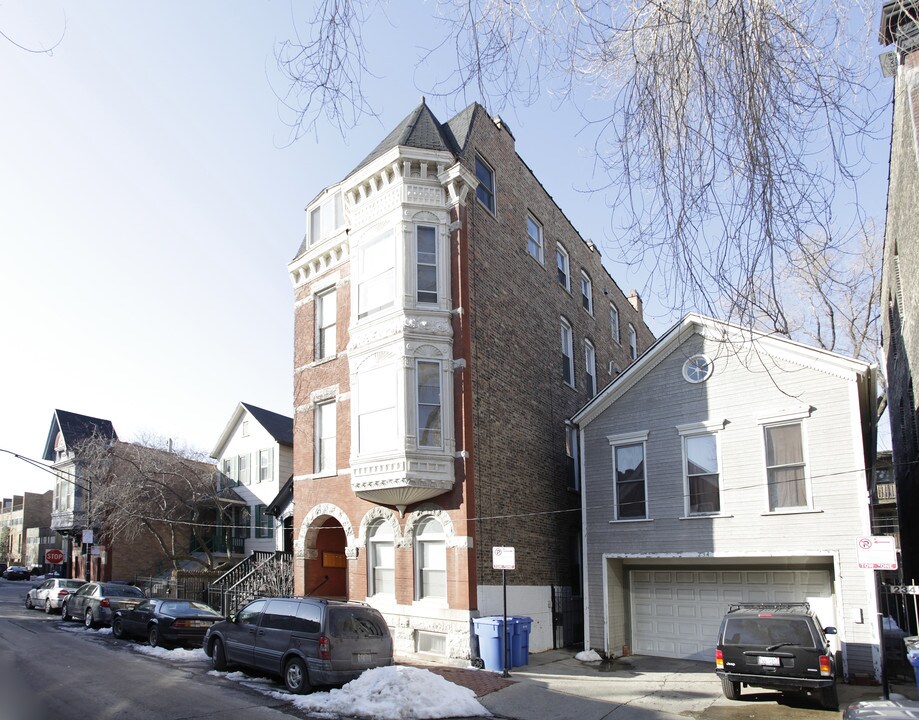 236 W Willow St in Chicago, IL - Building Photo