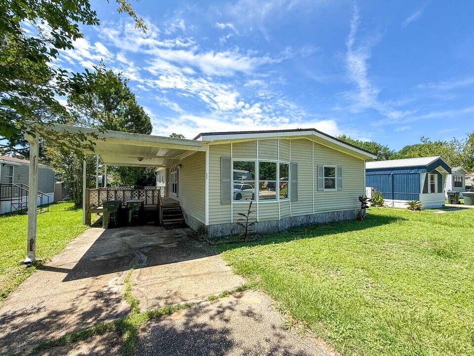 8587 Alvarado Calzada in Pensacola, FL - Building Photo