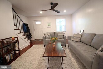 909 Bashford Ln in Alexandria, VA - Building Photo - Building Photo