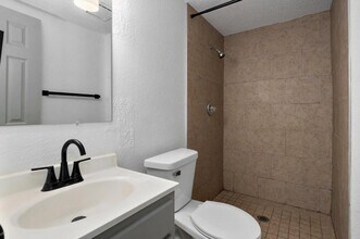 21 Larue St in Reeds Spring, MO - Building Photo - Building Photo