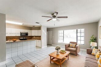 1315 NE 203rd St in Miami, FL - Building Photo - Building Photo