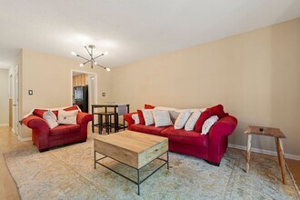 100 Westover Ct in Chapel Hill, NC - Building Photo - Building Photo