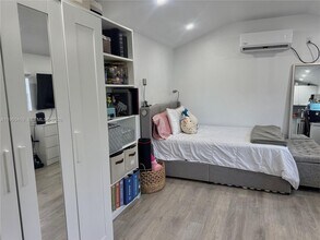 10800 NW 22nd Ct in Miami, FL - Building Photo - Building Photo