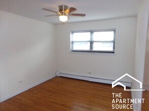 6002 N Kenmore Ave, Unit 303 in Chicago, IL - Foto de edificio - Building Photo