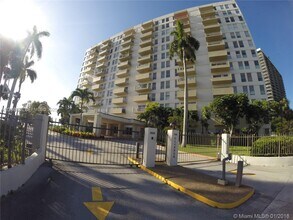 880 NE 69th St in Miami, FL - Building Photo - Building Photo