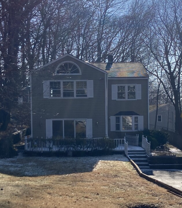 13 Edmond St in Darien, CT - Building Photo