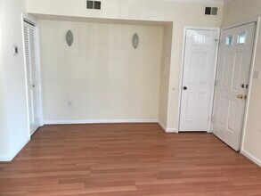 2530 Fairfax Dr, Unit A in Arlington, VA - Building Photo - Building Photo