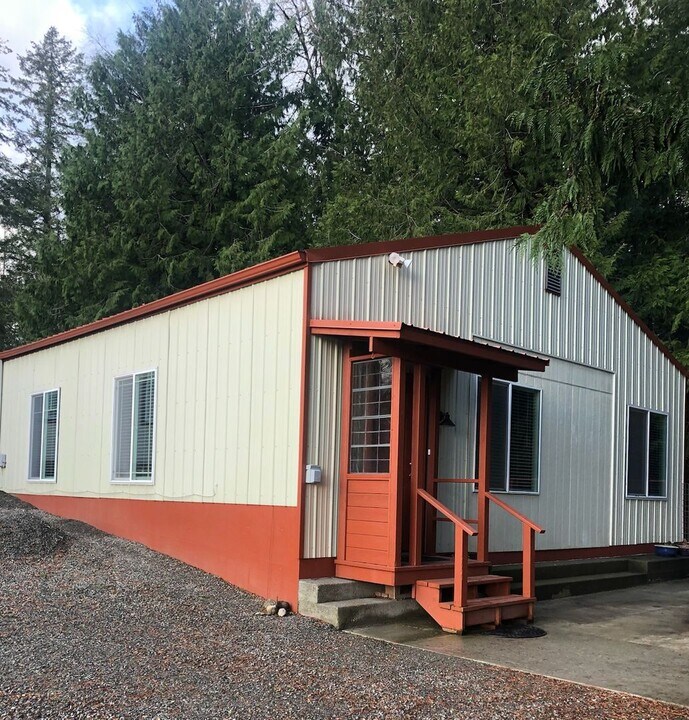 23567 Bassett Rd in Sedro Woolley, WA - Building Photo