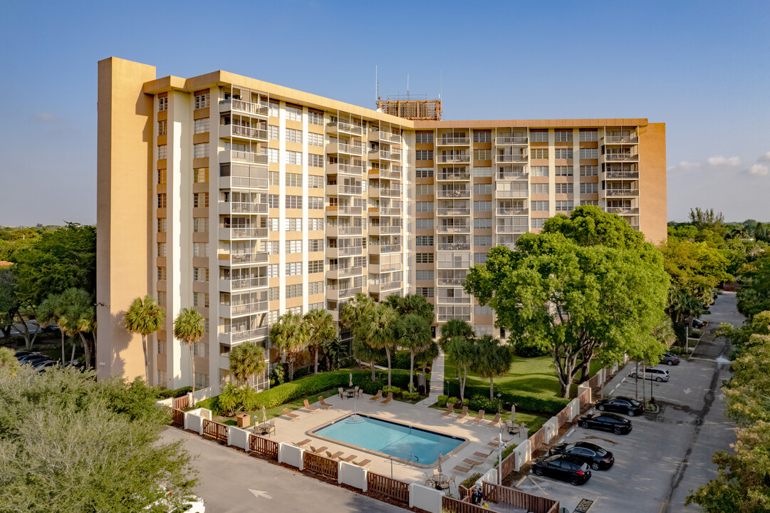 Country Club Tower in Coral Springs, FL - Building Photo