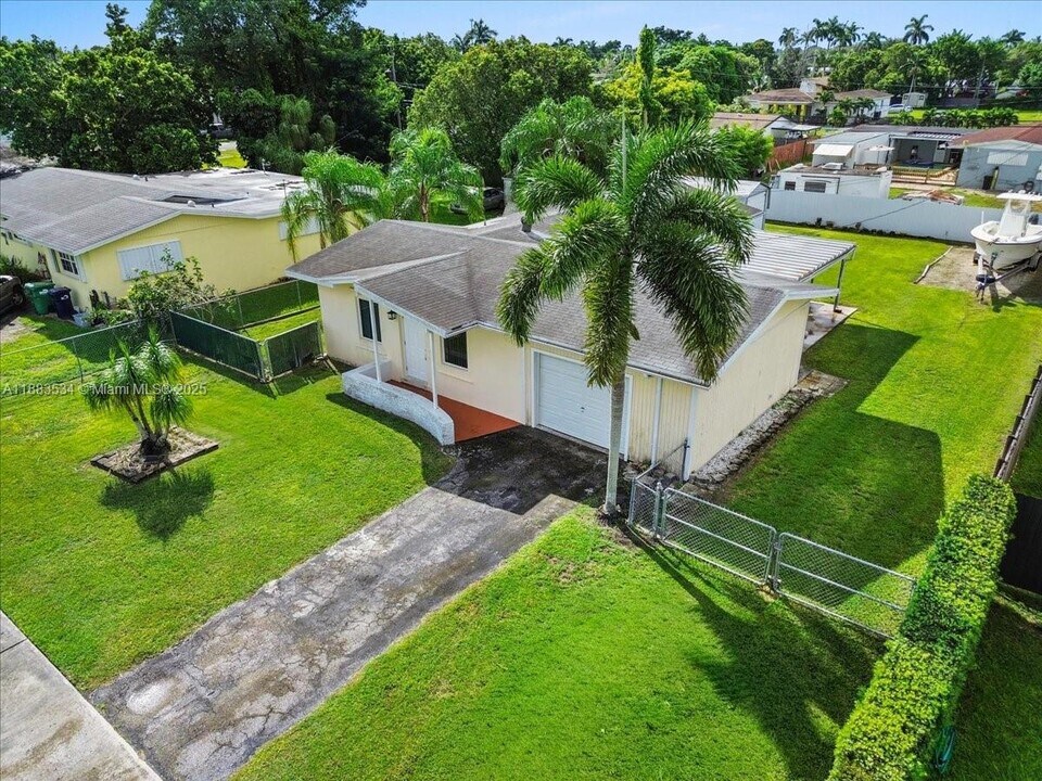 18922 SW 308th St in Homestead, FL - Building Photo