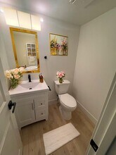 10573 Torrington Cir, Unit 2 in Westminster, CA - Foto de edificio - Building Photo