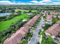 270 Las Brisas Cir in Weston, FL - Foto de edificio - Building Photo