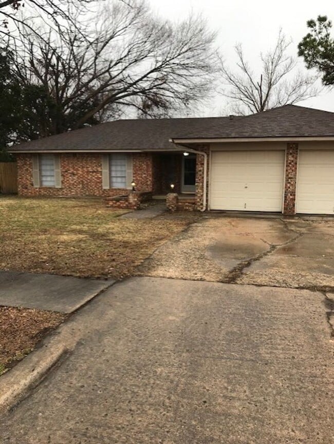 1522 Ashley Cir in Norman, OK - Building Photo - Building Photo