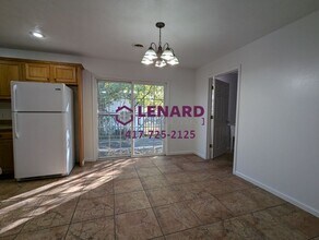 406 E Division St in Bolivar, MO - Building Photo - Building Photo