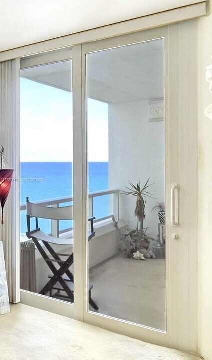 5005 Collins Ave in Miami Beach, FL - Building Photo