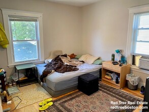 129 Brooks St, Unit 2 in Boston, MA - Foto de edificio - Building Photo