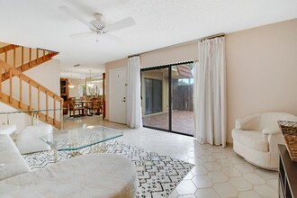 825 Center St in Jupiter, FL - Building Photo - Building Photo
