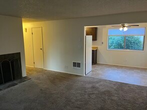 567 Fairview St, Unit 2 in Ashland, OR - Building Photo - Building Photo