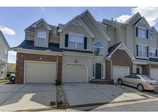 5236 Summer Crescent in Virginia Beach, VA - Building Photo - Building Photo