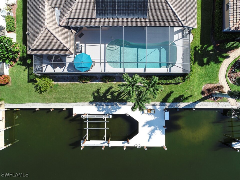 336 Waterleaf Ct in Marco Island, FL - Foto de edificio