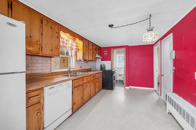 126 Groton Rd in Chelmsford, MA - Building Photo - Building Photo