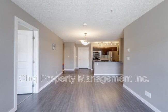 5816 Mullen Pl NW in Edmonton, AB - Building Photo - Building Photo