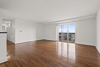 411 S Old Woodward Ave, Unit #924 in Birmingham, MI - Building Photo - Building Photo