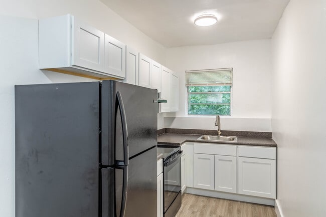 1050 NW 2nd Street in Miami, FL - Foto de edificio - Interior Photo