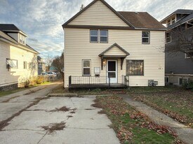 320 E Indiana Ave in Spokane, WA - Building Photo