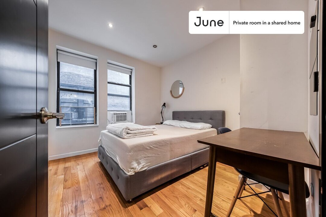 Private bedroom in 4 bed/2 bath Home in New York, NY - Building Photo