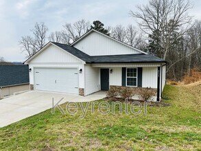 8025 Poplar Grv Ln in Powell, TN - Building Photo - Building Photo