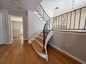 126 Sagamore Dr in New Providence, NJ - Building Photo - Building Photo