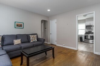 62 E Stanton Ave in Columbus, OH - Building Photo - Building Photo