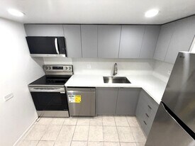 3670 Inverrary Dr in Lauderhill, FL - Building Photo