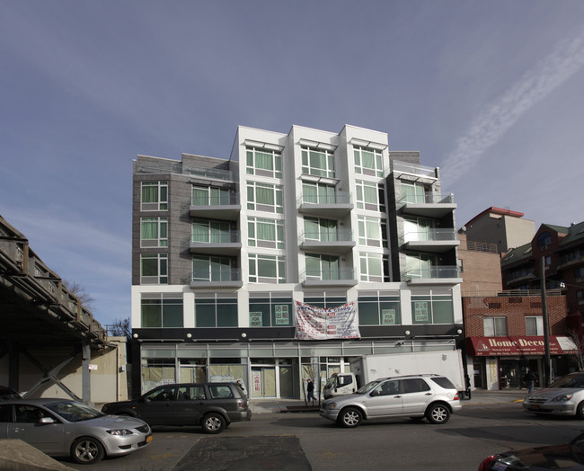 40-57 College Point Blvd in Flushing, NY - Building Photo - Building Photo