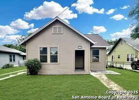 124 Gifford St in San Antonio, TX - Building Photo