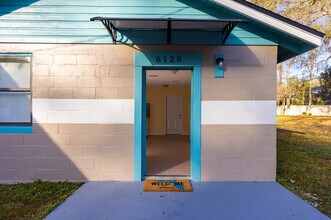 6128 Townsend Rd, Unit 1 in Jacksonville, FL - Foto de edificio - Building Photo