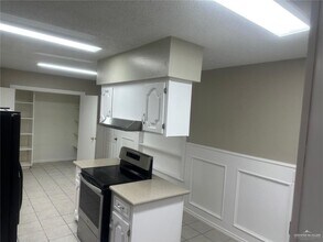 700 E Sam Houston Blvd in Pharr, TX - Building Photo - Building Photo