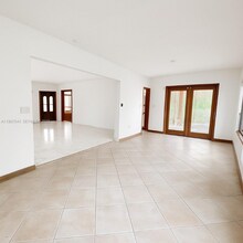 1915 Country Club Prado in Coral Gables, FL - Foto de edificio - Building Photo