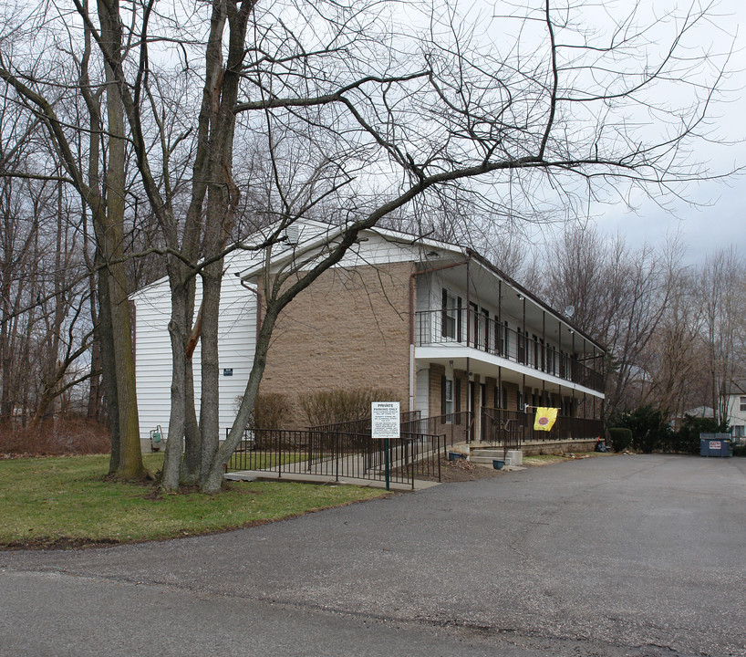 1221 Leeser Ave in Akron, OH - Building Photo