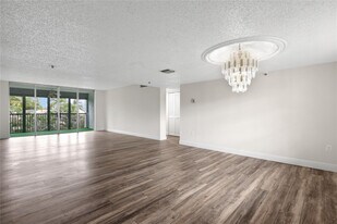 3940 Inverrary Blvd in Lauderhill, FL - Building Photo