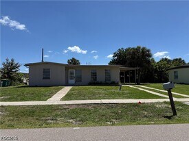 21155 Meehan Ave in Port Charlotte, FL - Building Photo