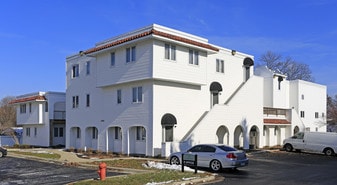 Grove at Main Apartments in Bloomington, IL - Building Photo