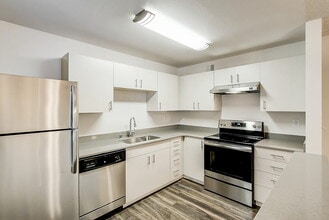 Cedar Terrace in Bellevue, WA - Foto de edificio - Building Photo