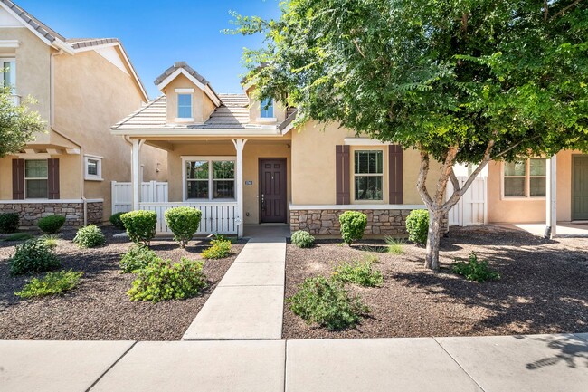 property at 3740 E Robert St