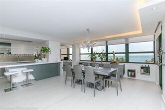 3 Grove Isle Dr in Miami, FL - Building Photo - Building Photo