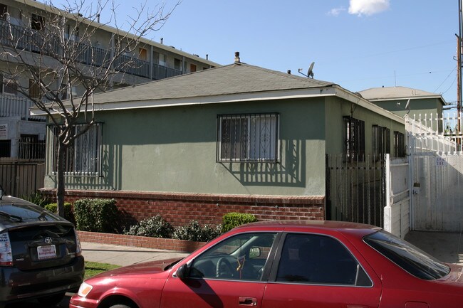 1133 Raymond Ave in Long Beach, CA - Foto de edificio - Building Photo